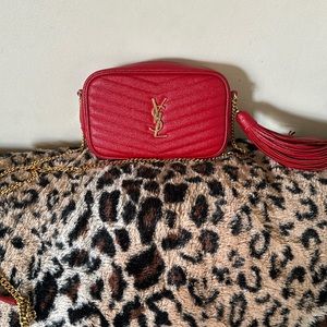 Grain De Poudre Matelasse
Monogram Mini Lou Camera Bag red